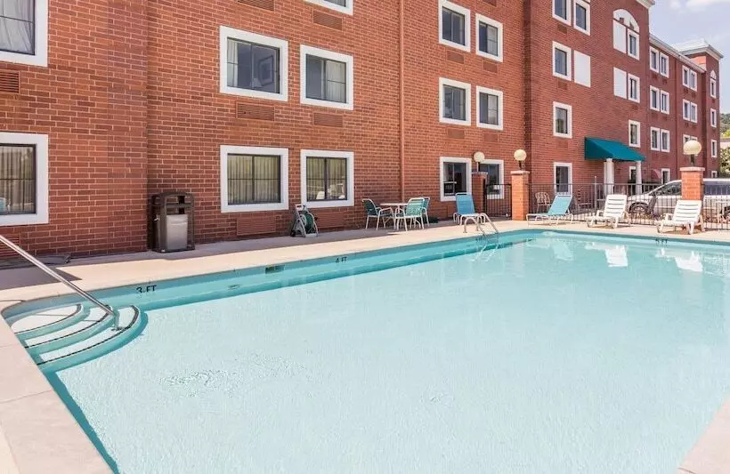 호텔 Comfort Inn & Suites