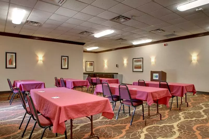 Holiday Inn Express Hotel Fort Campbell Oak Grove, An Ihg