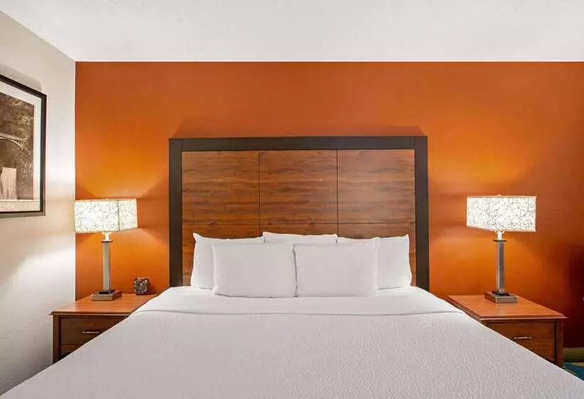 هتل La Quinta Inn By Wyndham Auburn Worcester