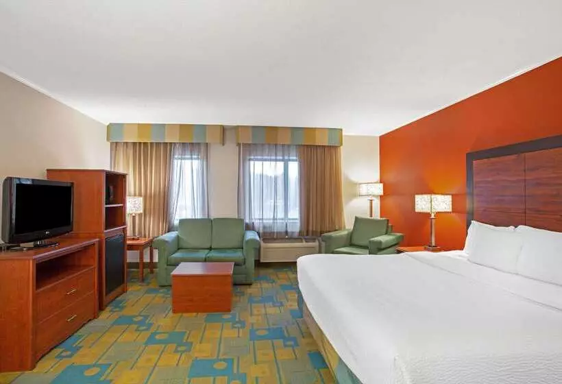 هتل La Quinta Inn By Wyndham Auburn Worcester