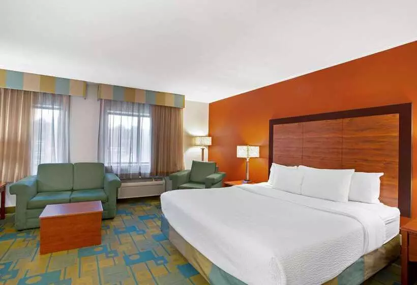 هتل La Quinta Inn By Wyndham Auburn Worcester