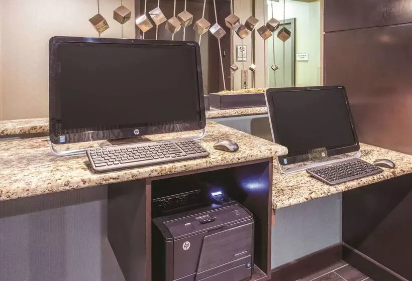 酒店 La Quinta By Wyndham O Fallon, Il St. Louis