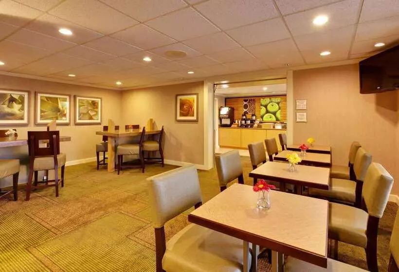 هتل La Quinta By Wyndham Plattsburgh