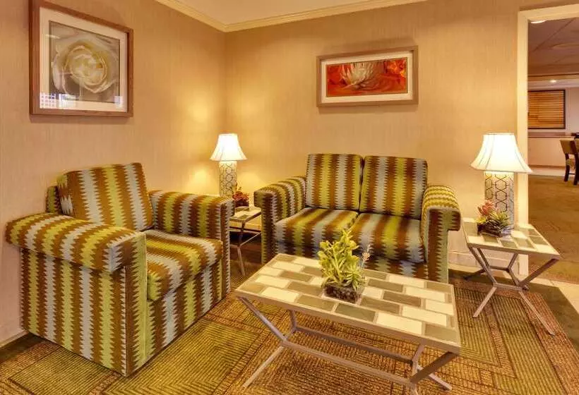 هتل La Quinta By Wyndham Plattsburgh