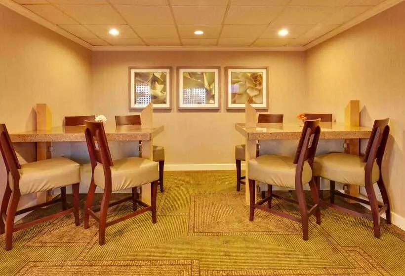 هتل La Quinta By Wyndham Plattsburgh