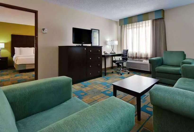 هتل La Quinta By Wyndham Plattsburgh