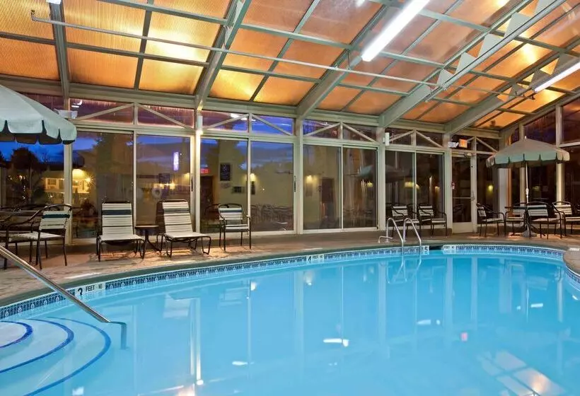 هتل La Quinta By Wyndham Plattsburgh