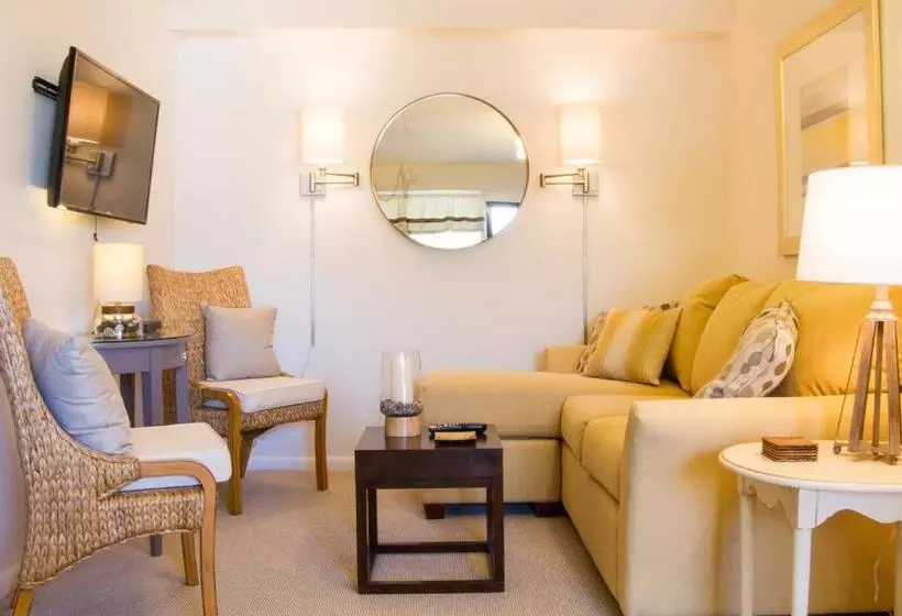 汽车旅馆  Beachcomber Resort