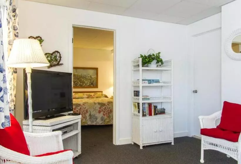 汽车旅馆  Beachcomber Resort