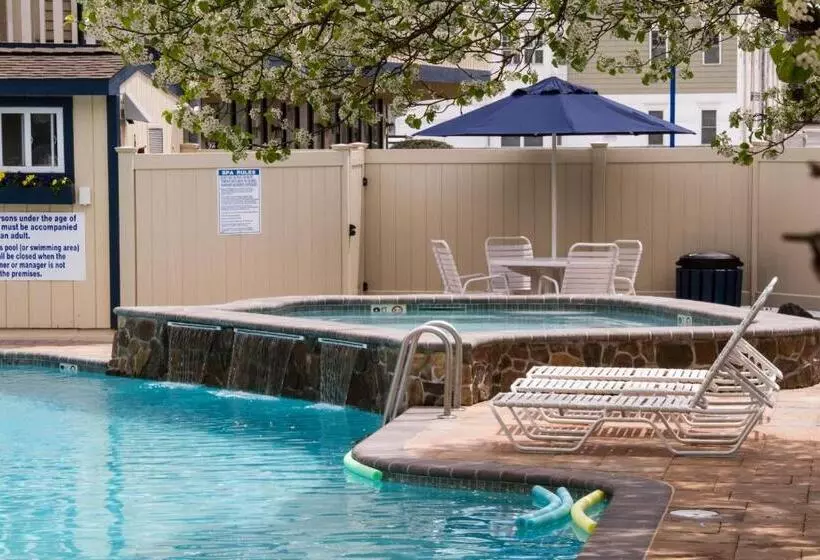 汽车旅馆  Beachcomber Resort