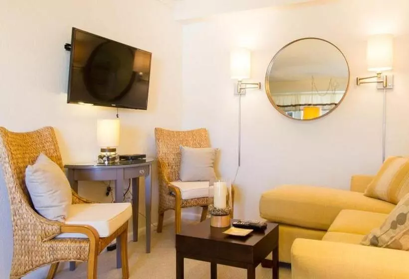 汽车旅馆  Beachcomber Resort