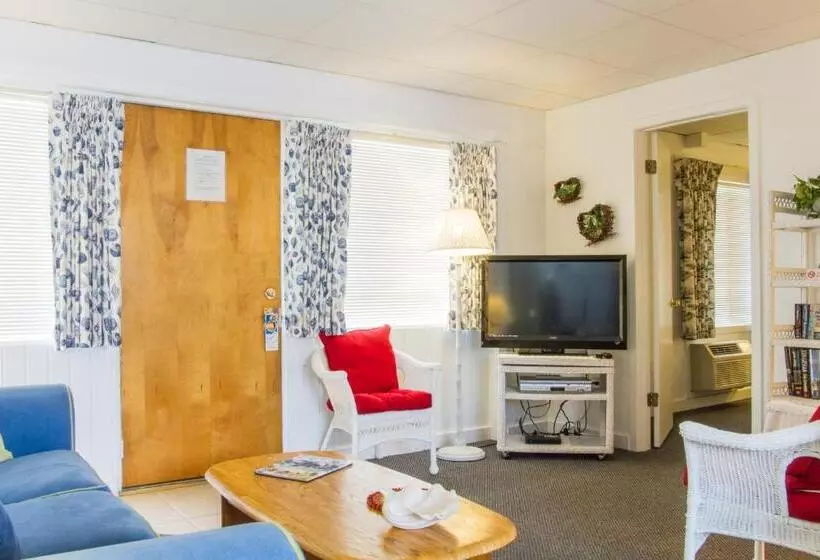 汽车旅馆  Beachcomber Resort