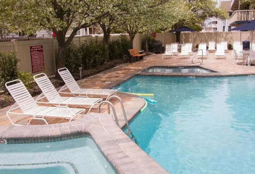 汽车旅馆  Beachcomber Resort