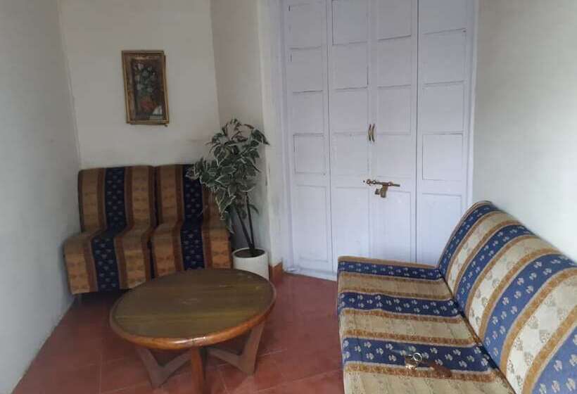 هتل Chimney House