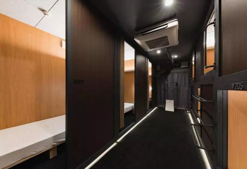 هتل کپسول Frontier Inn Kashiwa Tanaka  Caters To Men