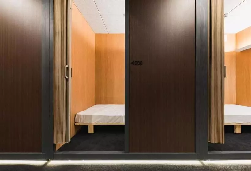 هتل کپسول Frontier Inn Kashiwa Tanaka  Caters To Men