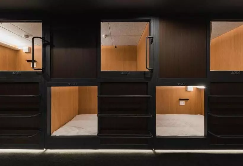 هتل کپسول Frontier Inn Kashiwa Tanaka  Caters To Men