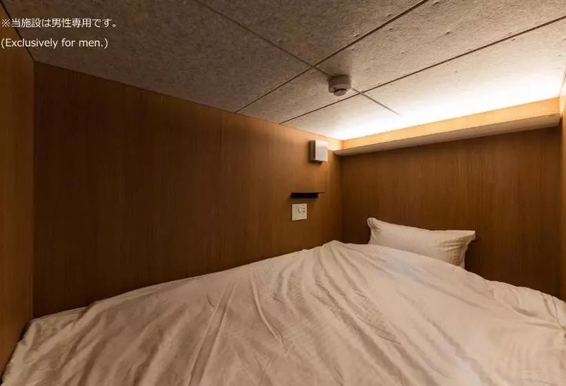 هتل کپسول Frontier Inn Kashiwa Tanaka  Caters To Men