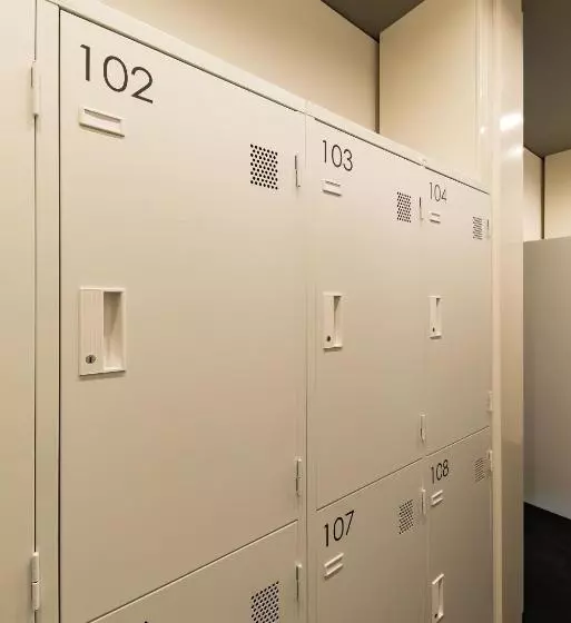 هتل کپسول Frontier Inn Kashiwa Tanaka  Caters To Men