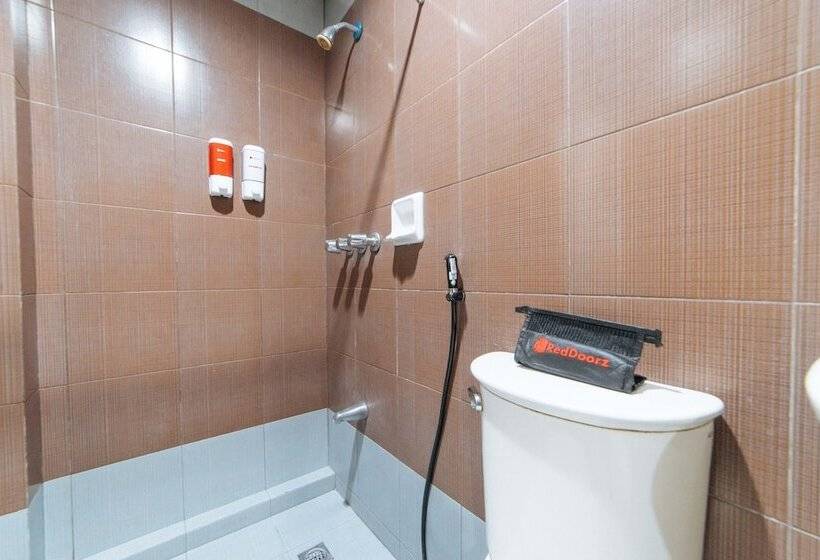 Hotel Reddoorz Near Olongapo Bus Terminal