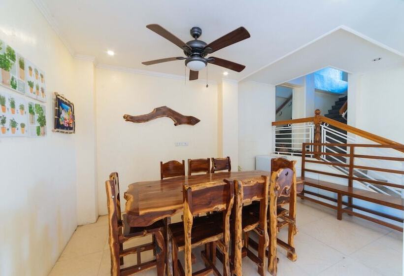 فندق Reddoorz @ Old Buswang Road