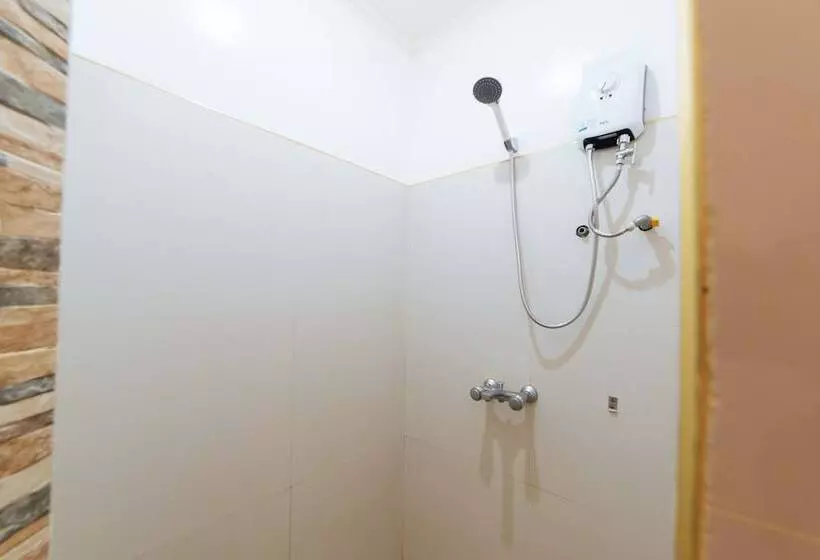 ホテル Reddoorz @ Old Buswang Road