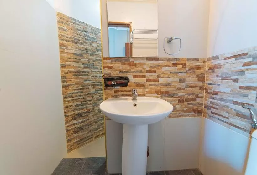 ホテル Reddoorz @ Old Buswang Road