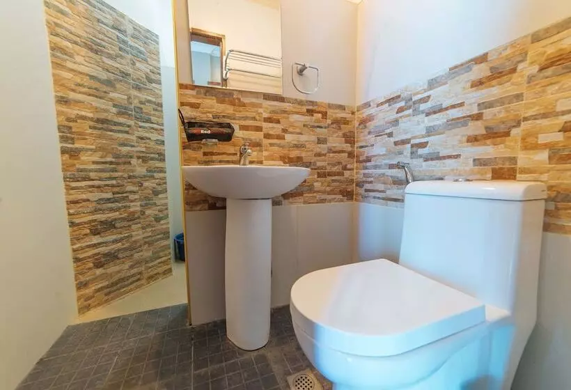 ホテル Reddoorz @ Old Buswang Road