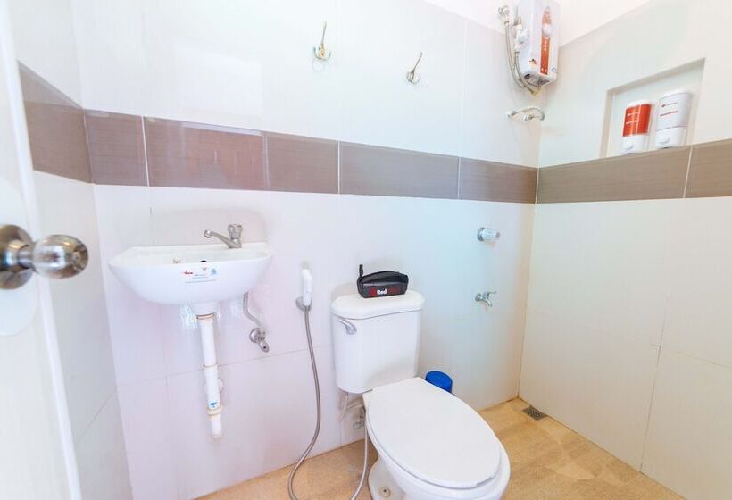 فندق Reddoorz @ Old Buswang Road