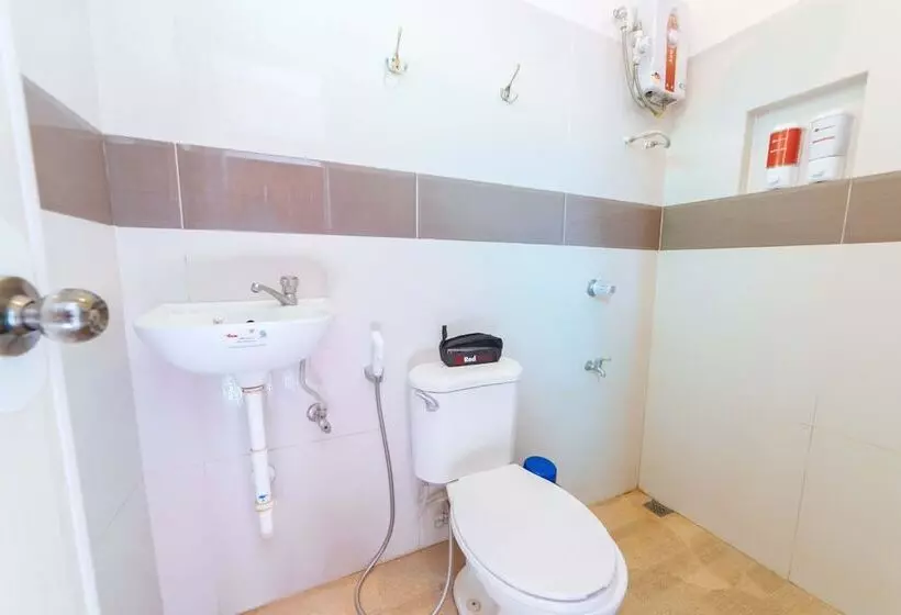 ホテル Reddoorz @ Old Buswang Road