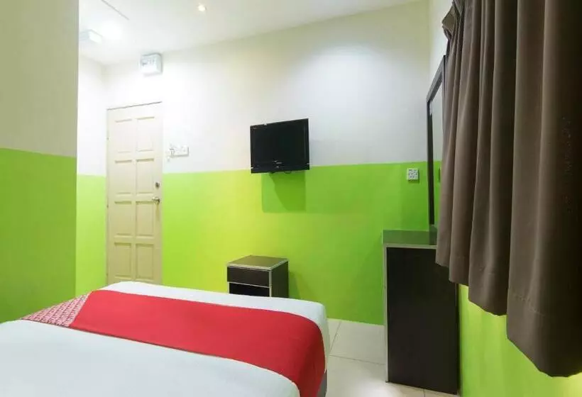 Hotelli Oyo 44072 Mines Cempaka