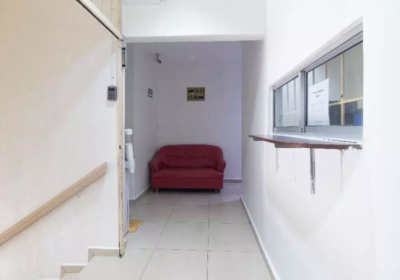 Hotelli Oyo 44072 Mines Cempaka