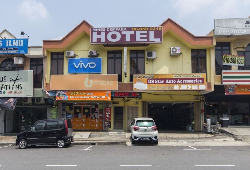 בית מלון כפרי Oyo 44072 Mines Cempaka