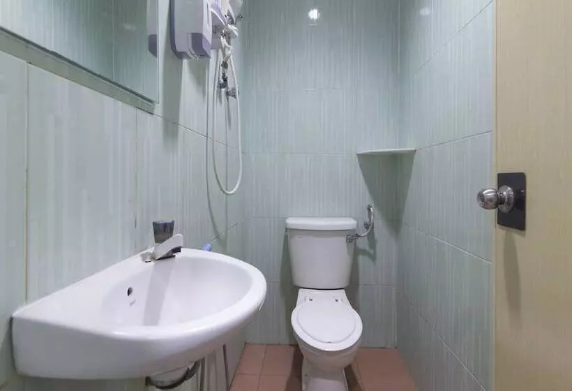 Hotelli Oyo 44072 Mines Cempaka