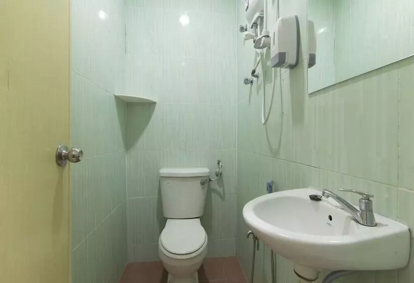 Hotelli Oyo 44072 Mines Cempaka