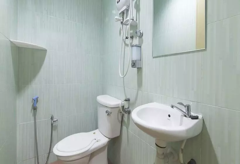 Hotelli Oyo 44072 Mines Cempaka