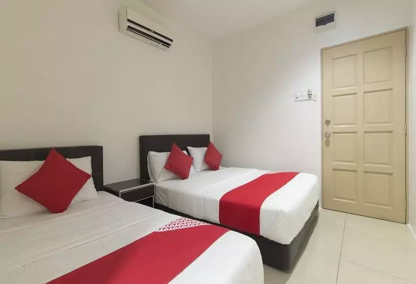 Hotelli Oyo 44072 Mines Cempaka