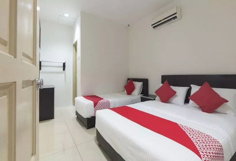 Hotelli Oyo 44072 Mines Cempaka