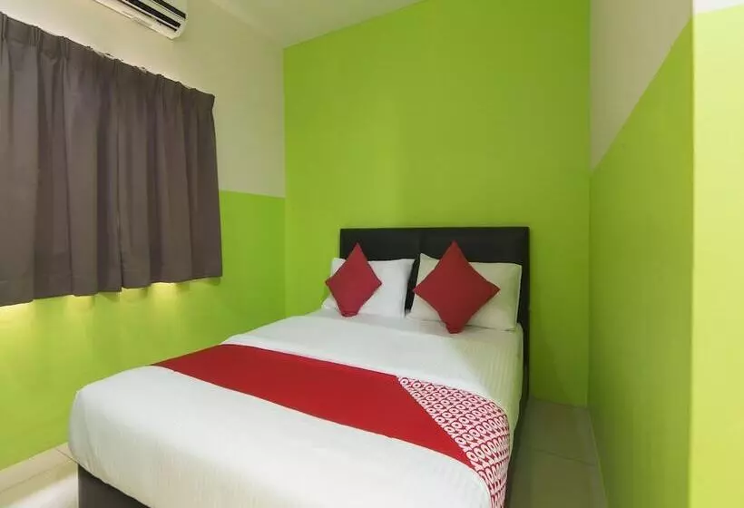 Hotelli Oyo 44072 Mines Cempaka