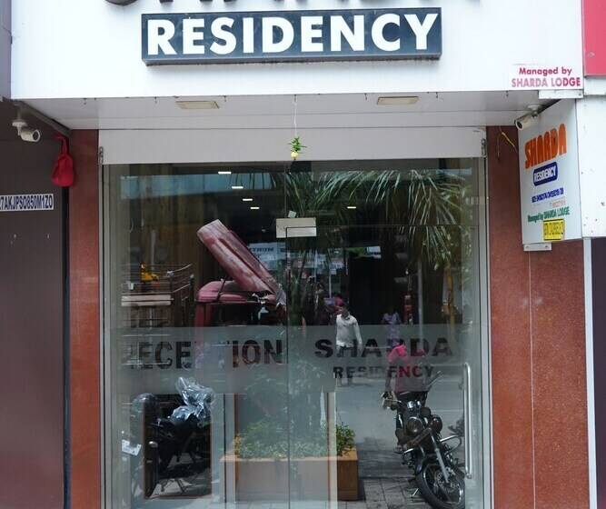 בית מלון כפרי Sharda Residency