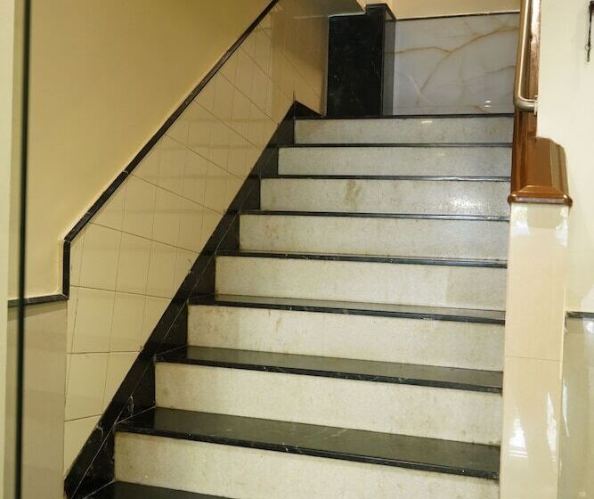 בית מלון כפרי Sharda Residency