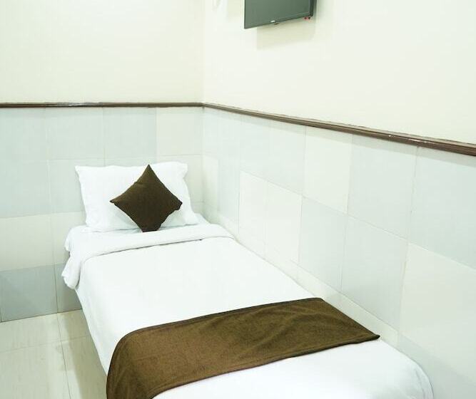 בית מלון כפרי Sharda Residency