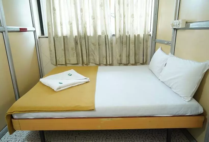 ホテル Sharda Residency