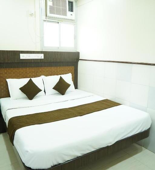 בית מלון כפרי Sharda Residency