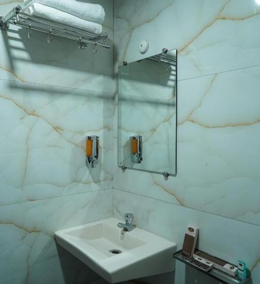 בית מלון כפרי Sharda Residency