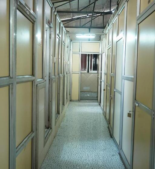 בית מלון כפרי Sharda Residency