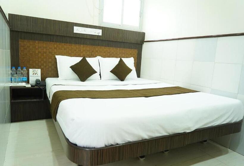 בית מלון כפרי Sharda Residency