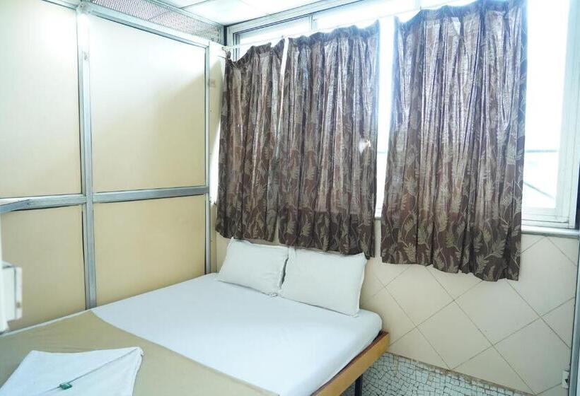 בית מלון כפרי Sharda Residency