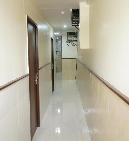 בית מלון כפרי Sharda Residency