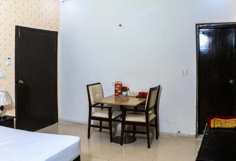 هتل Tulip Inn, Gulberg